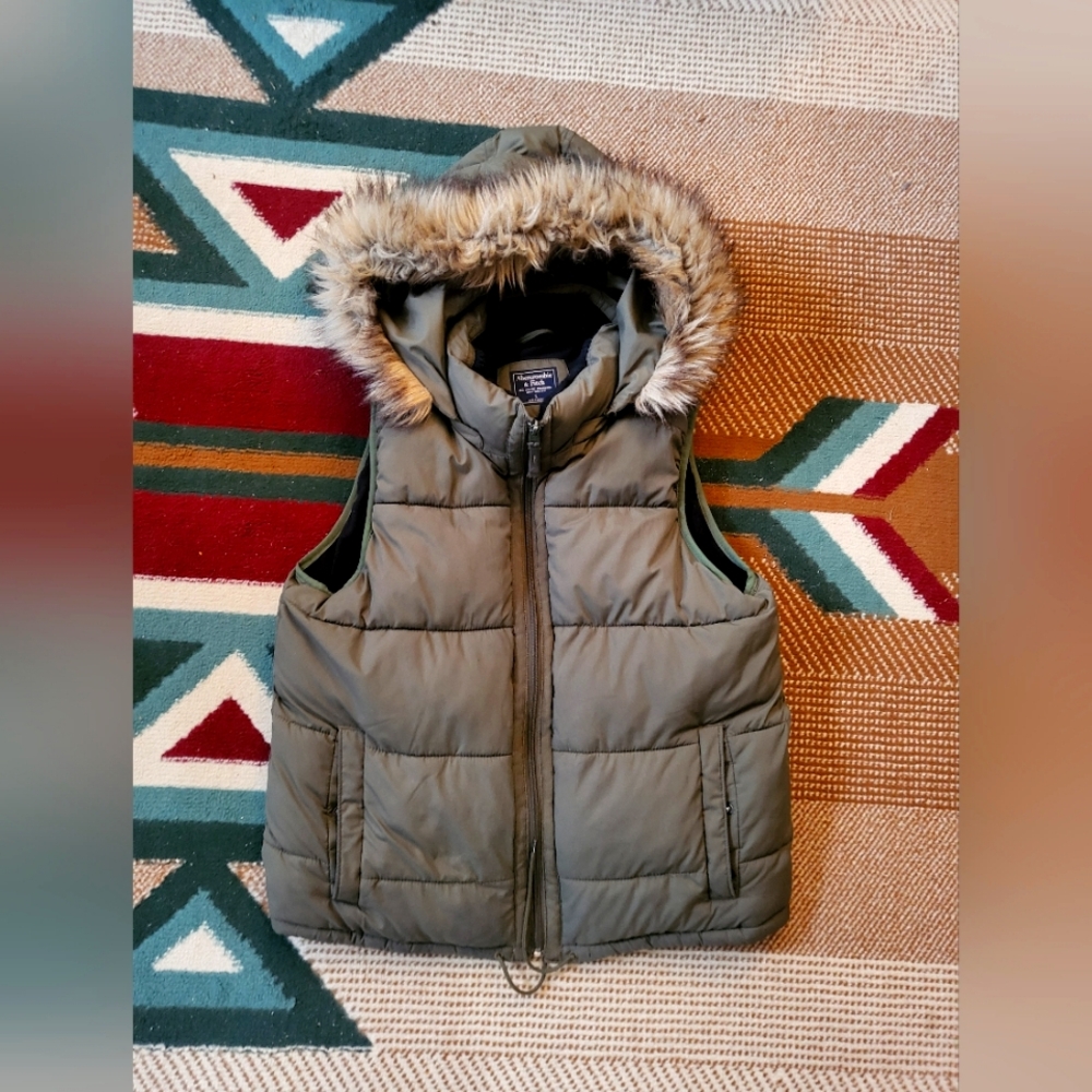 Womens Abercrombie&Fitch Puffer Vest with Faux Fur Hood Size L more Like S/M
